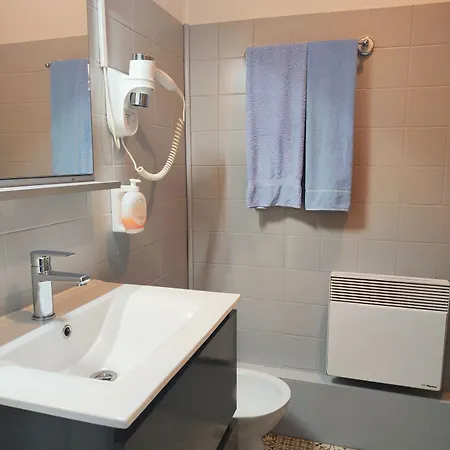 Hotel-restaurant Le Commerce 2* نوغارو