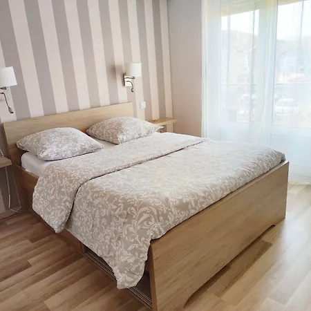 فندق Hotel-restaurant Le Commerce نوغارو