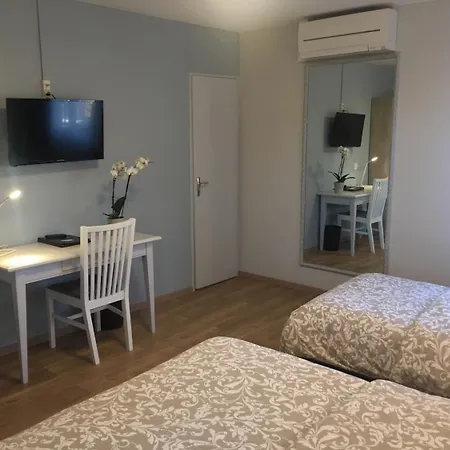 Hotel Hôtel-restaurant Le Commerce